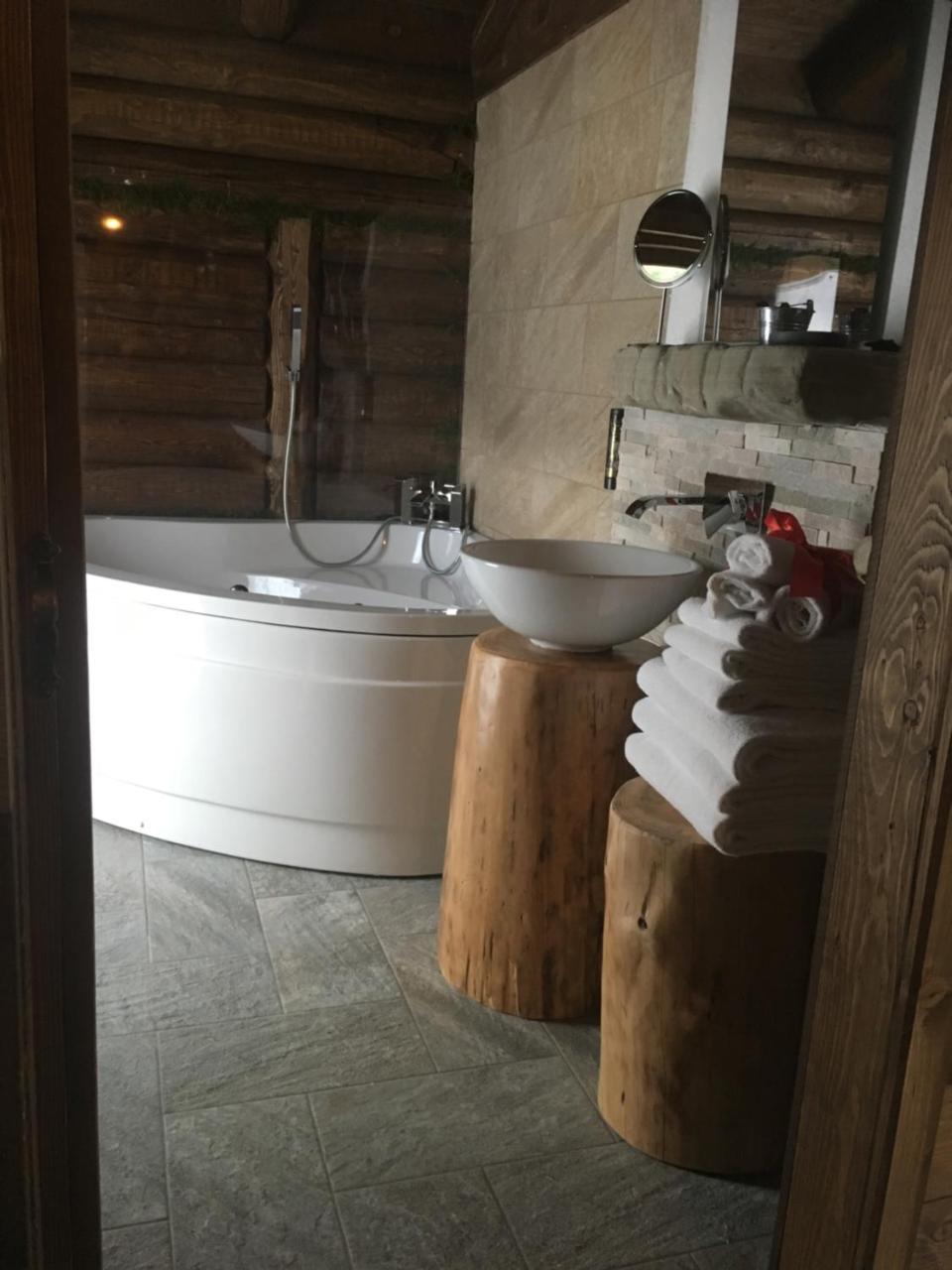Deluxe Suite Spa Bath