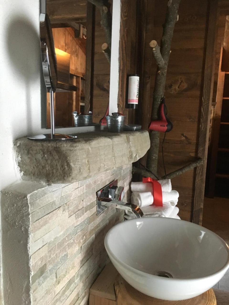 Deluxe Suite Spa Bath